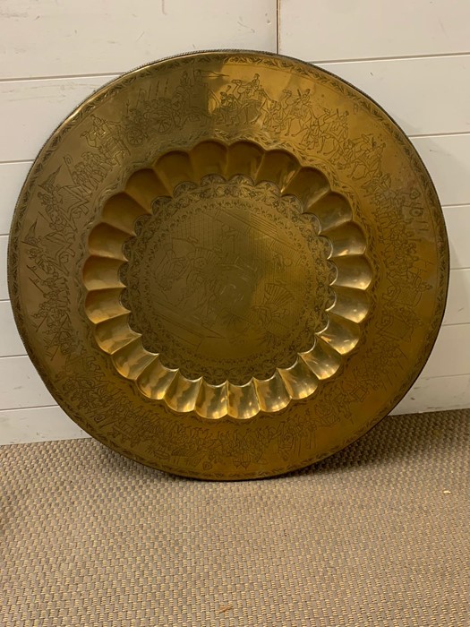 A large brass wall hanging plate (Dia77cm)