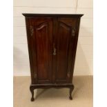 A mahogany music cabinet on cabriole legs (H100cm W52cm D44cm)