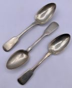 A selection of three Victorian silver spoons, hallmarked for 1839, by William Eaton.(175g)