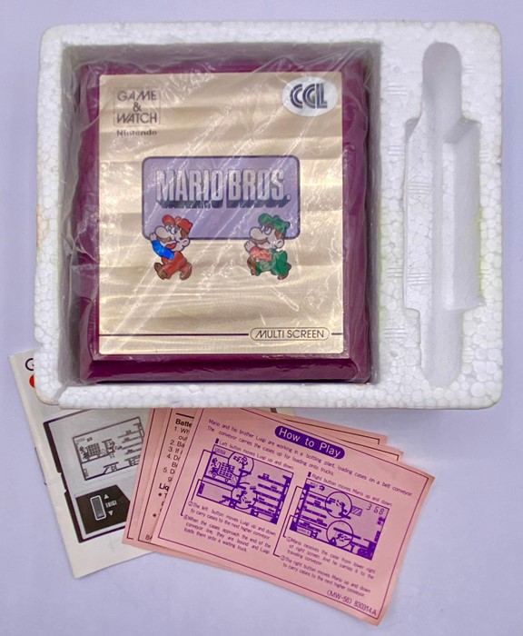 Three Vintage electronic games to include: Nintendo Game & Watch Mario Bros with original box and - Image 5 of 8