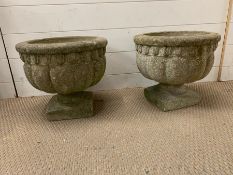 A pair of garden planters (H34cm Dia37cm)