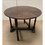 An oak circular gate leg table (H69cm Dia89cm)
