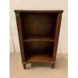 A small mahogany open bookcase on legs (H71cm W42cm D24cm)