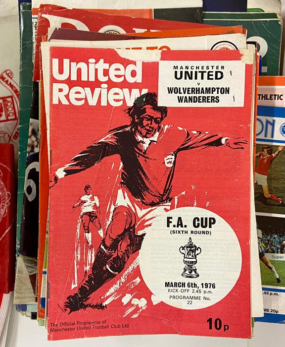 A Selection of Vintage Manchester Utd programmes and memorabilia - Image 3 of 4