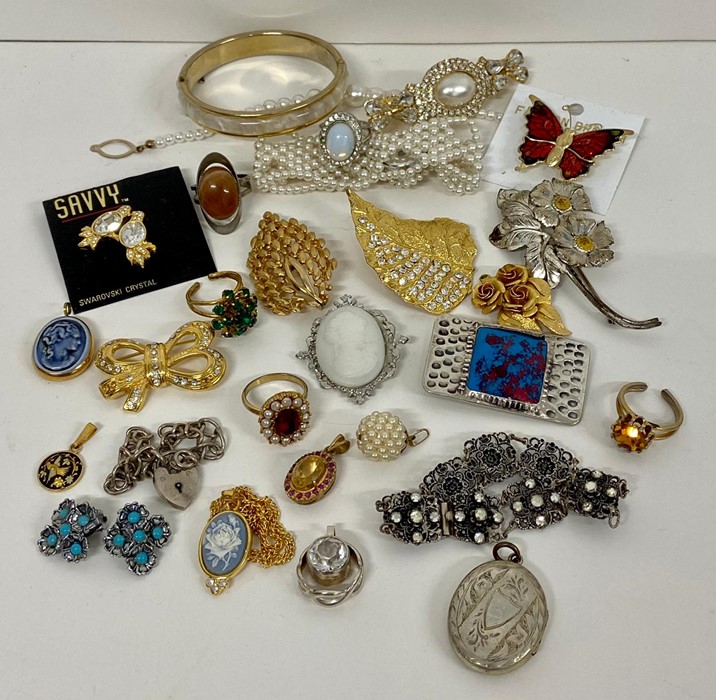 A selection of quality costume jewellery - Image 6 of 10