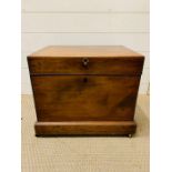 An English mahogany spirit box on brass castors (H42cm W47cm D35cm)