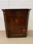 A George III North Midland oak hanging corner cupboard (H110cm W88cm D52cm)