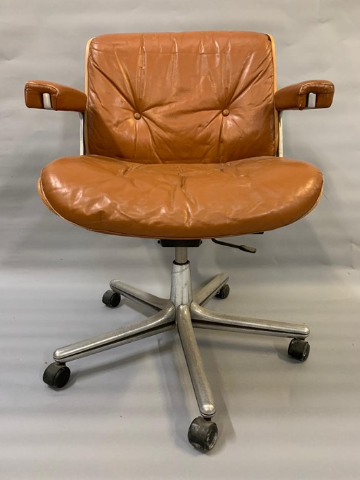 A Mid Century Martin Stoll Giroflex desk chair, designed by Karl Dittert with a plywood and - Image 2 of 13