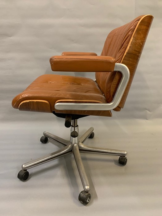A Mid Century Martin Stoll Giroflex desk chair, designed by Karl Dittert with a plywood and - Image 4 of 13