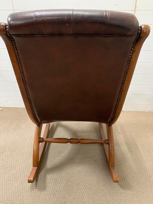 A button back leather rocking chair - Image 5 of 5