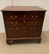 A mahogany four drawer chest of drawers (H86cm W82cm D50cm)