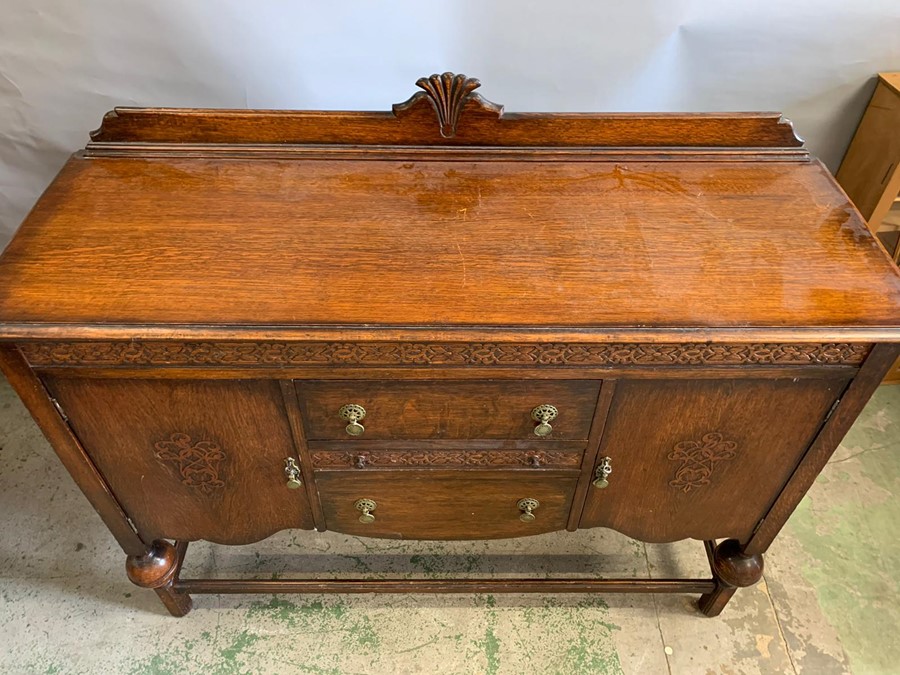 A mahogany sideboard with carved details to doors (H110cm W137cm D48cm) - Image 3 of 4