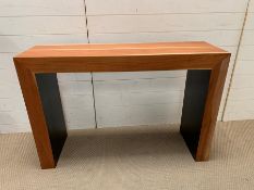 A Contemporary console table (H82cm W121cm D38cm)