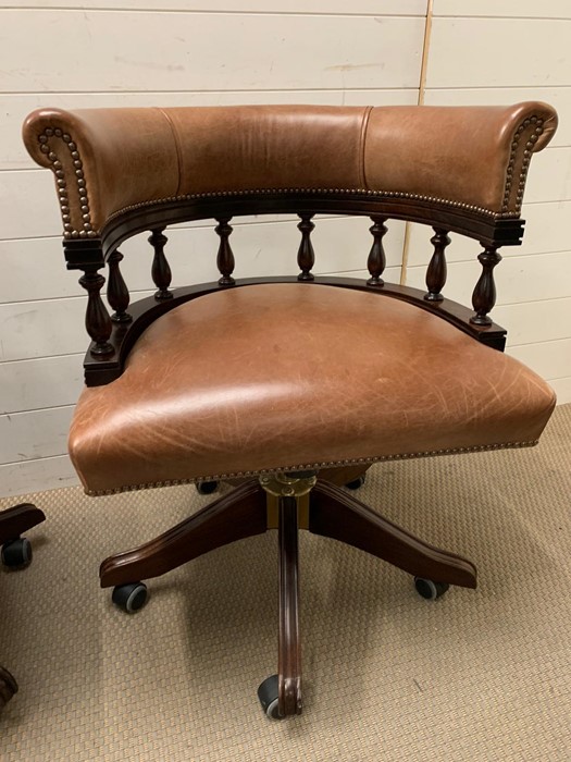 A leather captain's chairs on swivel bases with height adjustment - Image 5 of 5