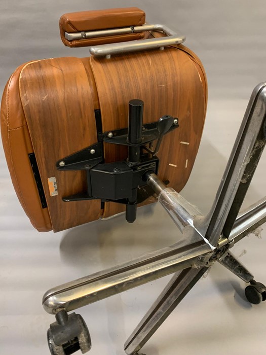 A Mid Century Martin Stoll Giroflex desk chair, designed by Karl Dittert with a plywood and - Image 7 of 13