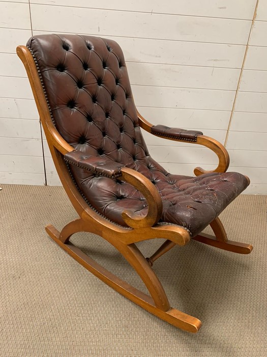 A button back leather rocking chair - Image 3 of 5