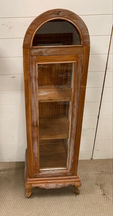 A pine display case on legs and dome top (H125cm W35cm D35cm) - Image 2 of 2