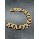 A 9ct yellow gold bracelet (23.4g)