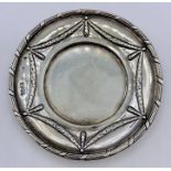 A Chester hallmarked pin dish, with swag decoration, 1900. (Dia 9.5cm)
