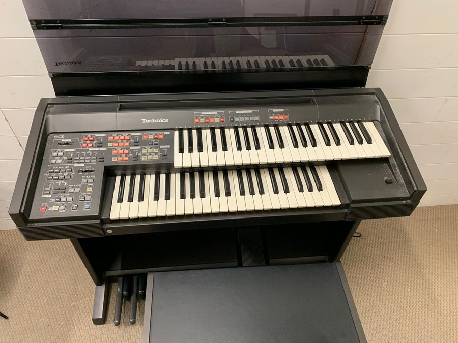 A Technics electronic organ model SX-EX30 - Image 2 of 5