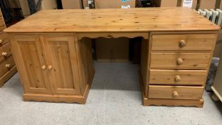A pine knee hole desk with drawers and cabinet to side (H77cm W174cm D76cm)