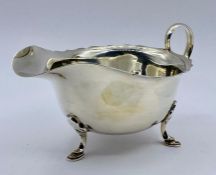 A Mappin & Webb silver sauce boat, 116g, hallmarked for Sheffield 1959