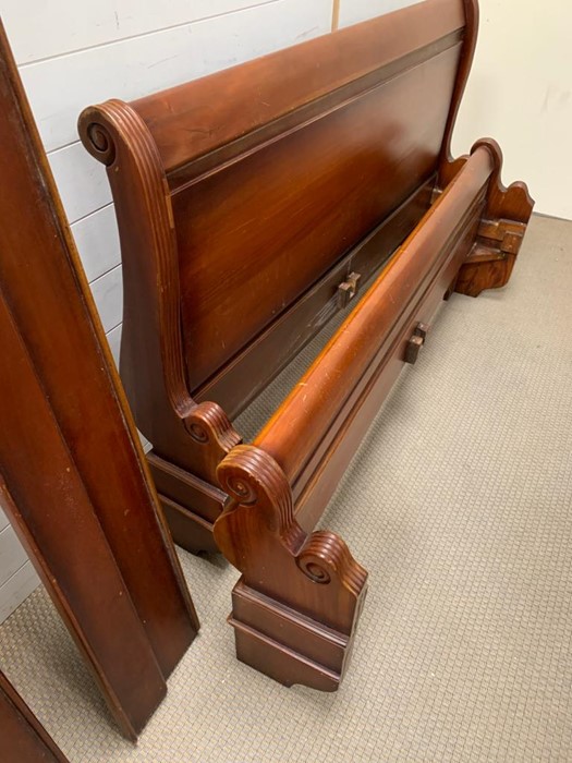 A classic French style mahogany sleigh 5ft bed frame (external width: 163cm) - Image 3 of 3
