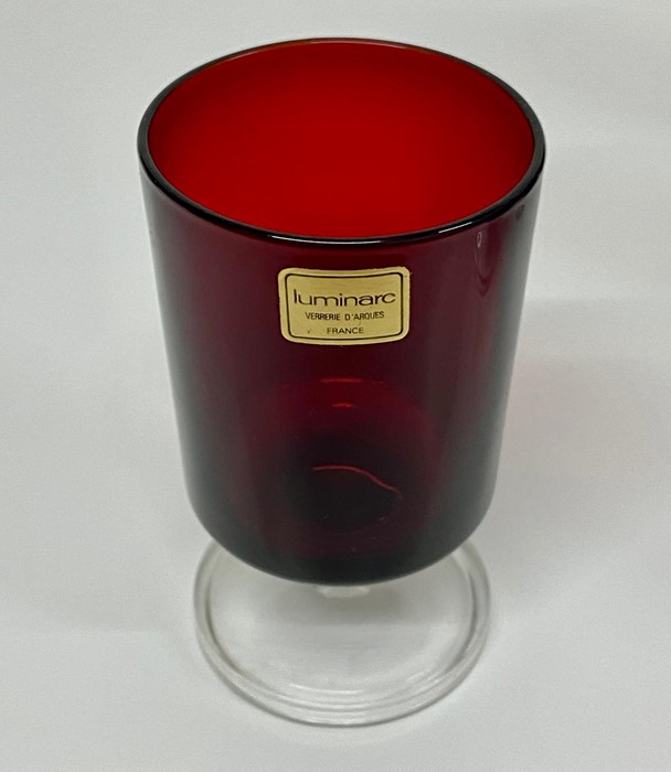 Five ruby laminarc France wine glasses and six coloured cut cocktail glasses - Image 5 of 5
