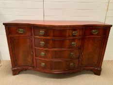 A Serpentine front mahogany sideboard with drawers flanked by cupboards (H92cm W149cm D58cm)