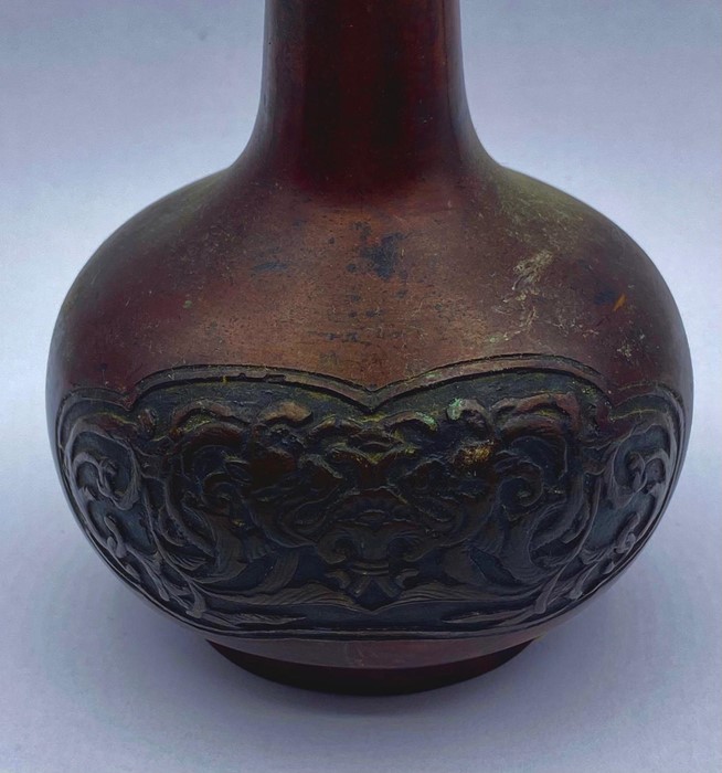 A Pair of 19th Century Chinese vases - Image 4 of 4