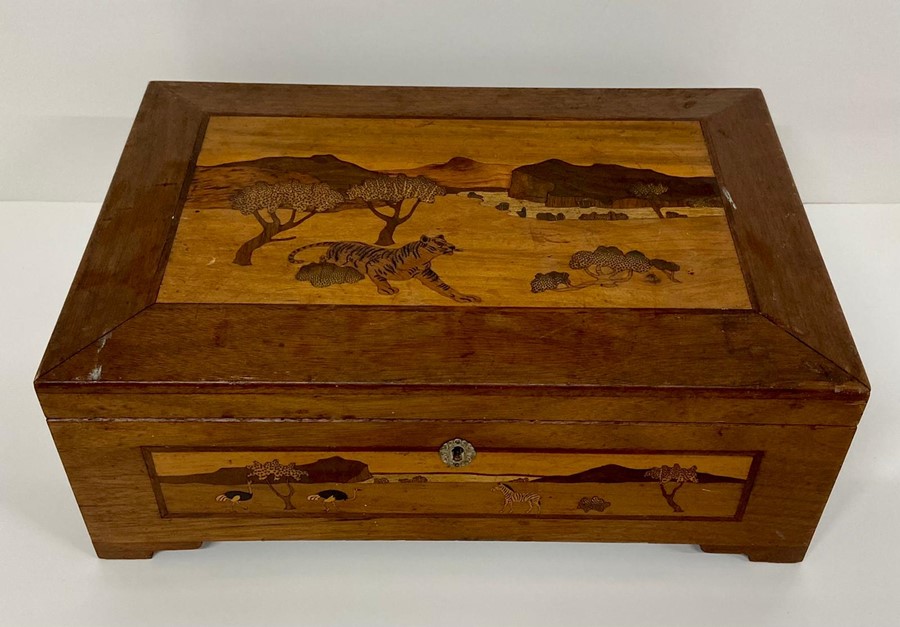 An inlaid wooden box with a savanna theme to the top and sides - Image 6 of 10