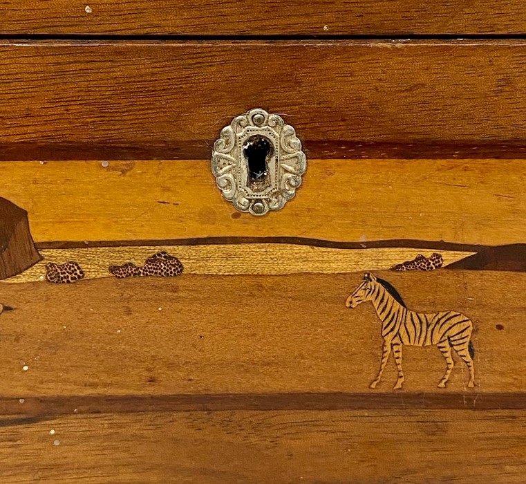 An inlaid wooden box with a savanna theme to the top and sides - Image 2 of 10