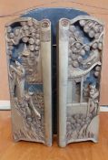 A wooden carved triptych screen in Chinese style, (30x40 cm fully open).