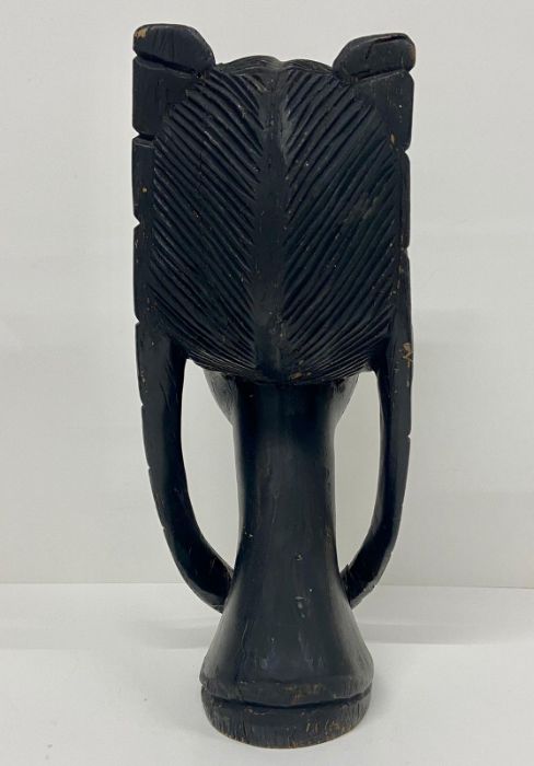 An African tribal art wooden carving (30cm tall) - Image 3 of 3