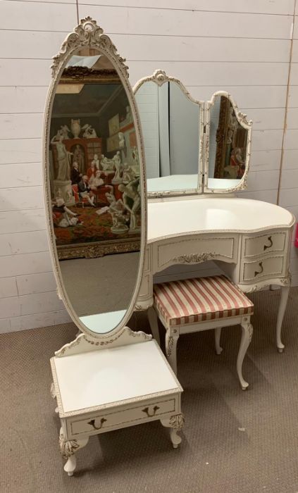 A dressing table with stool and matching floor standing mirror - Image 2 of 4