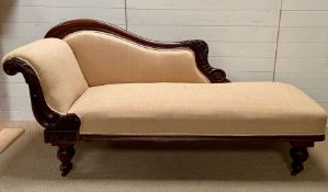 A Regency style chaise longue, upholstered in beige on turned tapering feet with castors (H 92cm d