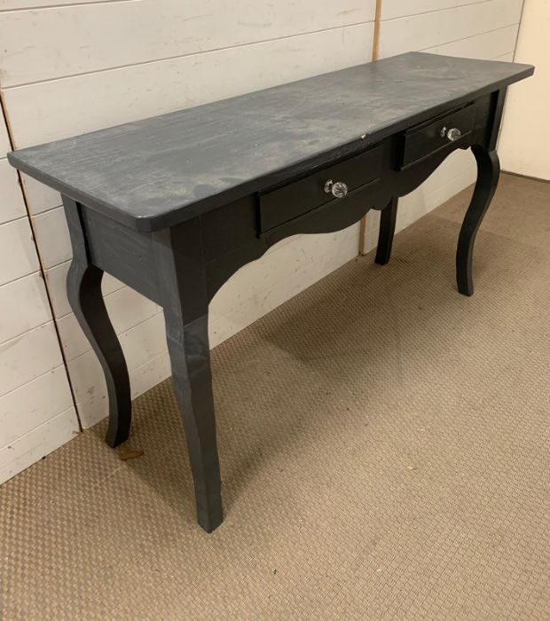 A dark grey painted console table with two drawers on cabriole legs (13cm w x 42cm d x 78cm h) - Image 3 of 4