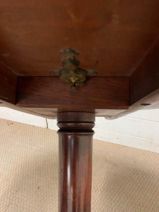 An oak center table on turned column, terminating on scroll feet, tilt top ( Diameter 84cm x 72cm - Image 3 of 3