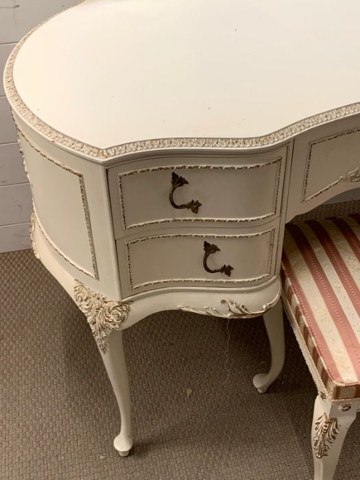 A dressing table with stool and matching floor standing mirror - Image 4 of 4