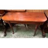 A mahogany folding dining table (H75cm W132cm D107cm)