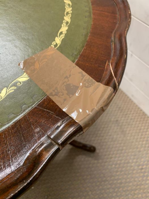 A tilt top side table with green leather top and scalloped edges - Image 3 of 3