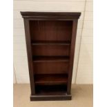 A mahogany open bookcase (H131cm W68cm D27cm)