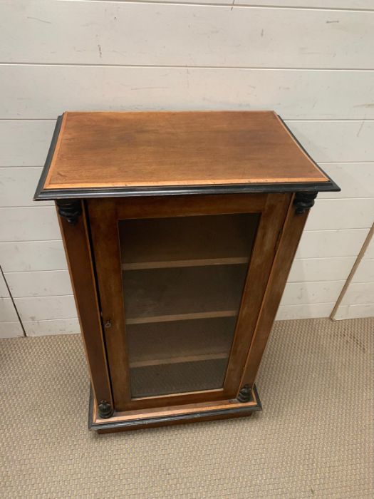 A Victorian glazed fronted cabinet (W54cm x H89cm x D36cm) - Image 4 of 4