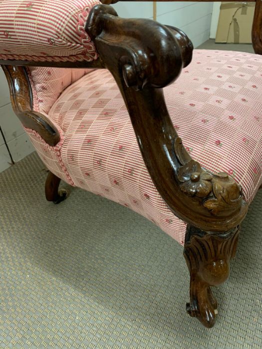 A Victorian button backed walnut armchair - Image 3 of 6