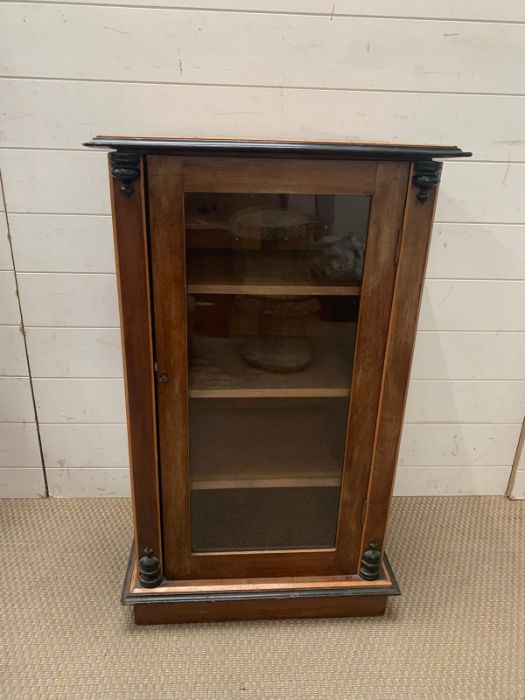 A Victorian glazed fronted cabinet (W54cm x H89cm x D36cm)