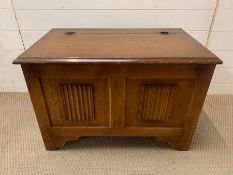 A wooden chest on bracket feet and linen fold panels to front (50 cm x 47 cm x 80cm)