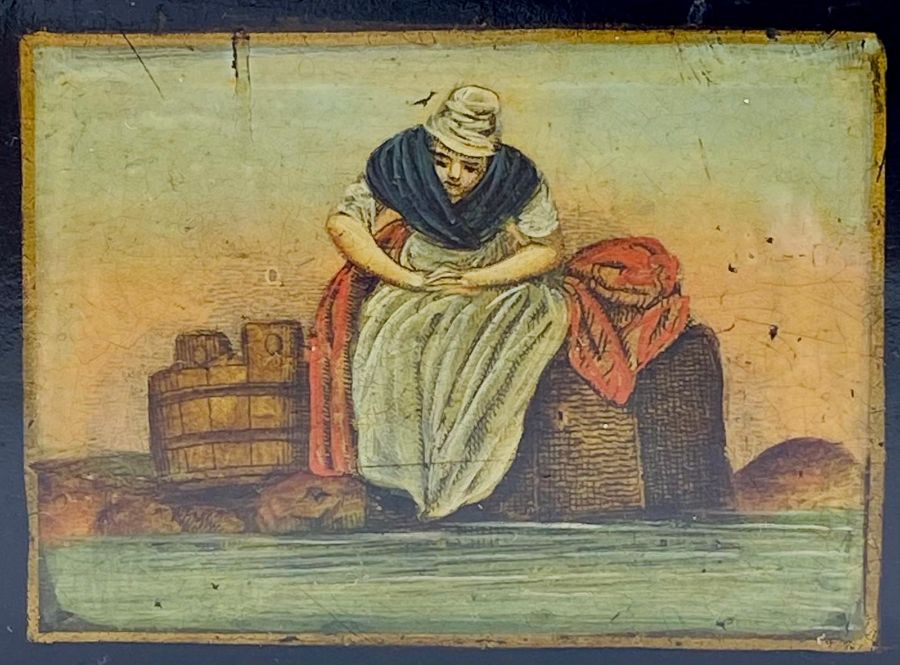 A Georgian snuff box with painting of washer woman to lid - Image 4 of 4