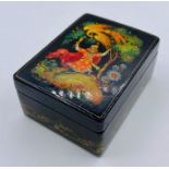 Small Russian lacquer box (8cm x 5.5cm x 3.5cm) signed.