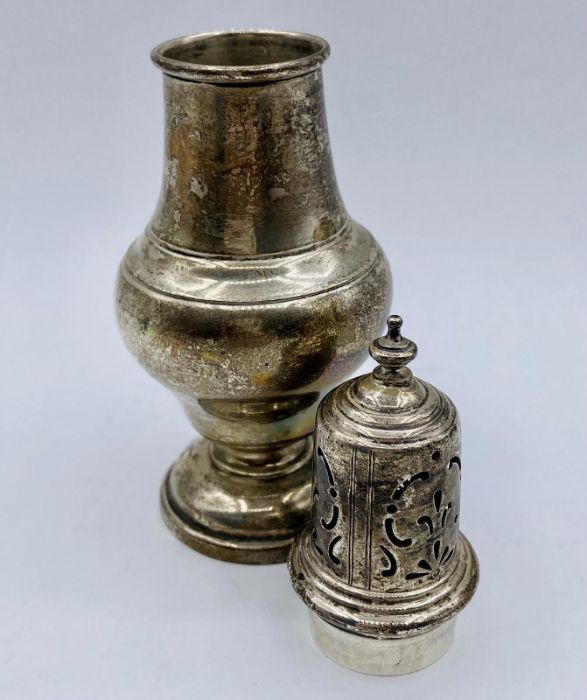 A hallmarked (Birmingham) silver sugar shaker (54g) - Image 3 of 5