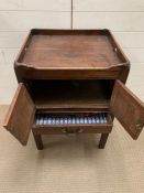 An oak bedside pot cupboard (H78cm W55cm D48cm)